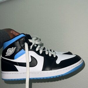 Air Jordan 1 Retro High OGs Unc Toe